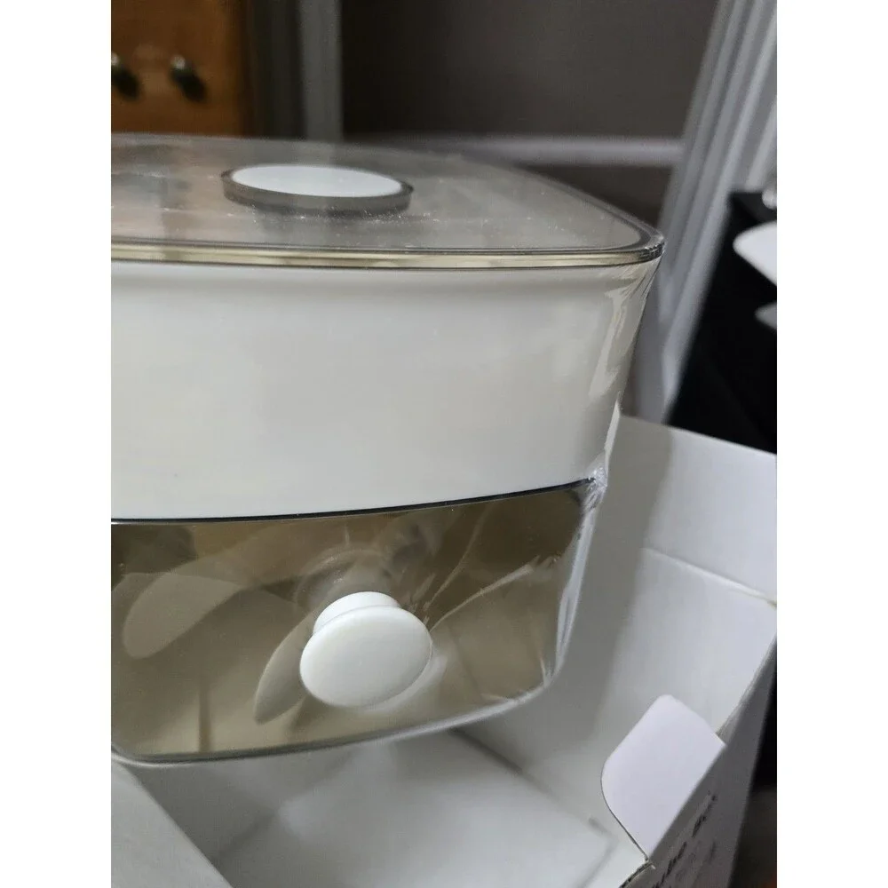New in Box Manual Ice Cube Box Cream White One-Click Release Freezer Tray